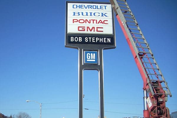 Service GM Pole Sign